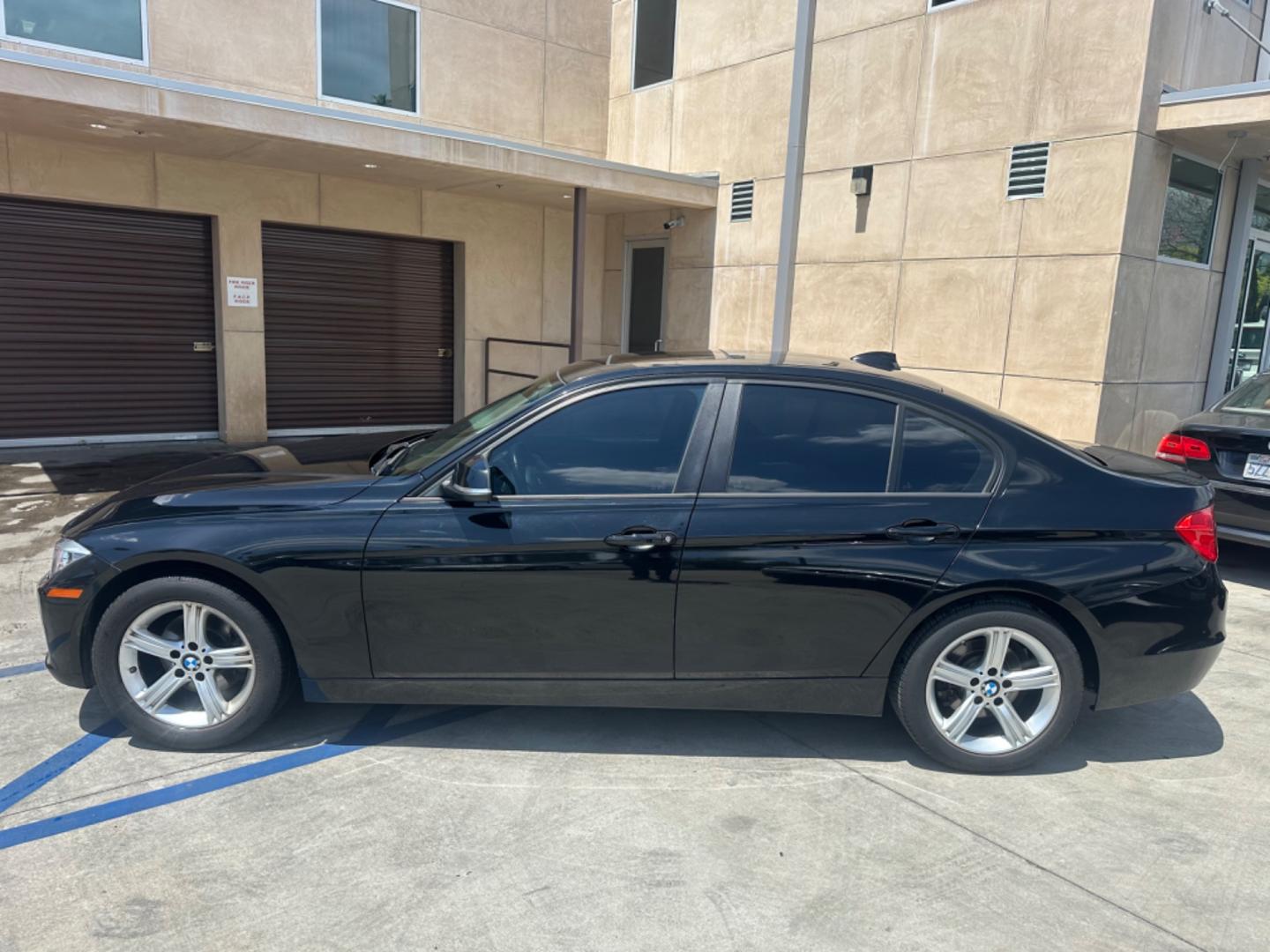 2015 Black Metallic /Black BMW 3-Series 328i SULEV (WBA3C1C58FK) with an 2.0L L4 DOHC 16V engine, 8-Speed Automatic transmission, located at 30 S. Berkeley Avenue, Pasadena, CA, 91107, (626) 248-7567, 34.145447, -118.109398 - Navigation! Leather Seats! Moon-roof! Back up Camera! This 2015 BMW 3-Series 328i SULEV looks and drives well. We can help! We are the bank. All our cars are thoroughly inspected and reconditioned by our technicians. FREE CARFAX report. Stop by or call to speak with our friendly staff. Whether you h - Photo#2